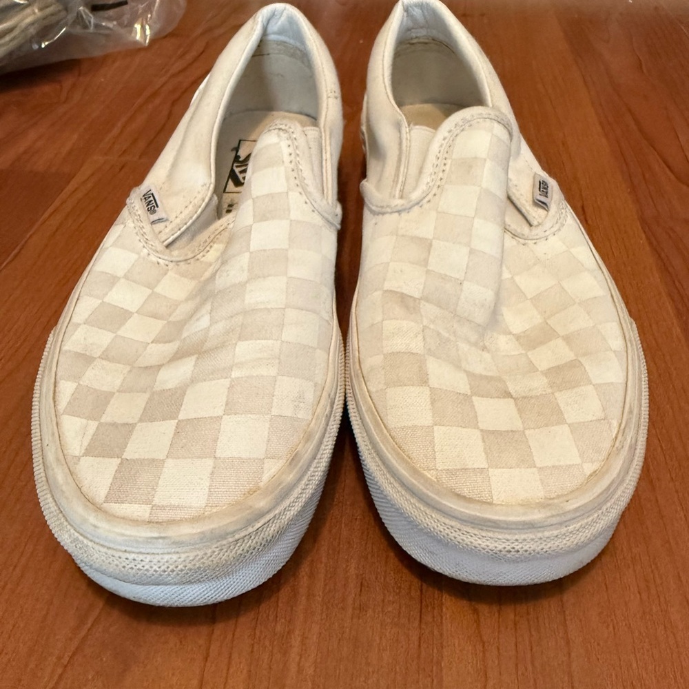 Men’s 6.5, Women’s 8 White Vans Checkered Slip-On Skate Shoes